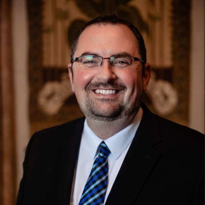 Headshot of Wayne Lowry