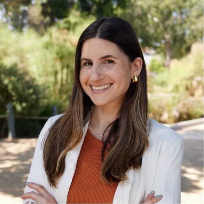 Headshot of Melina Alden (LMFT)