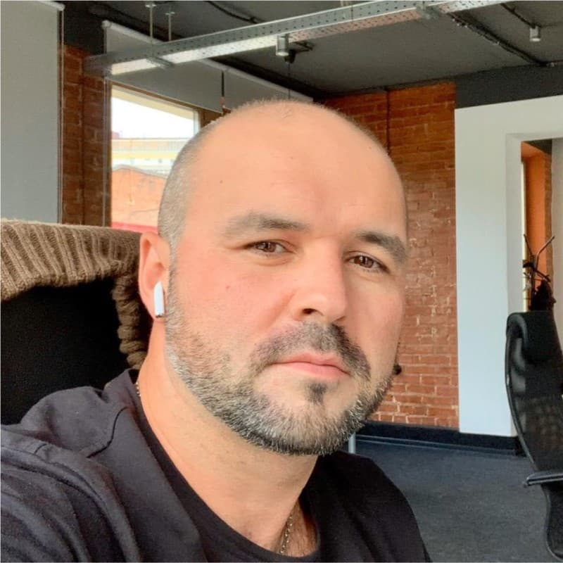Headshot of Roman Surikov
