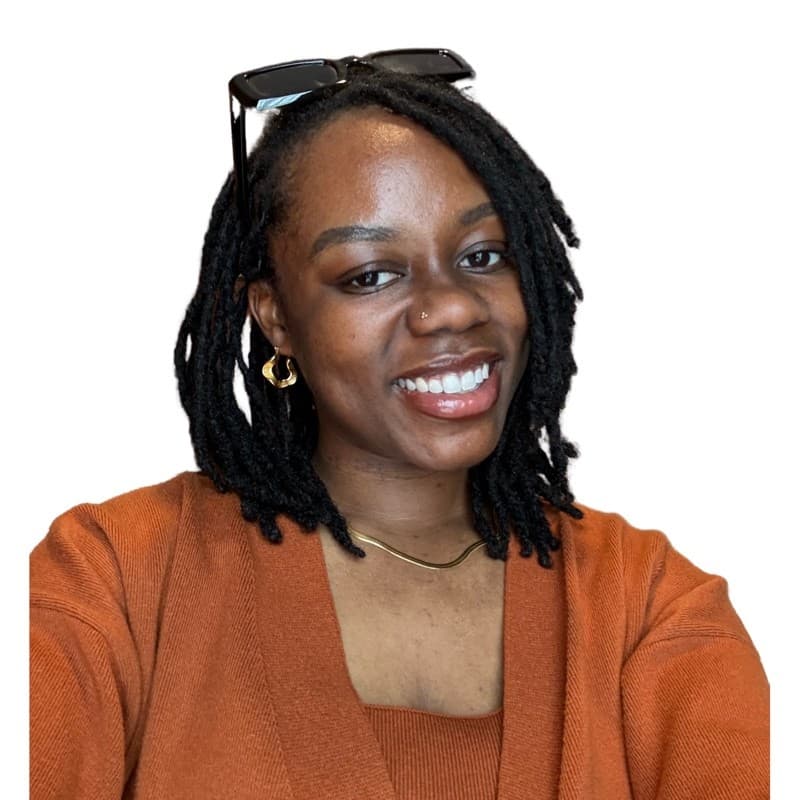 Headshot of Deandra Raquel Bacon