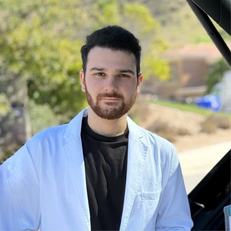 Headshot of Albert Ogannisyan (RN, FNP-S)