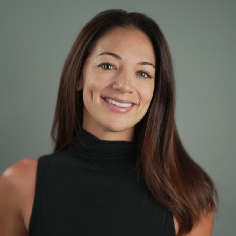 Headshot of Amanda Ferrara (LMFT)