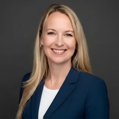 Headshot of Lauren Grawert (MD, FASAM)
