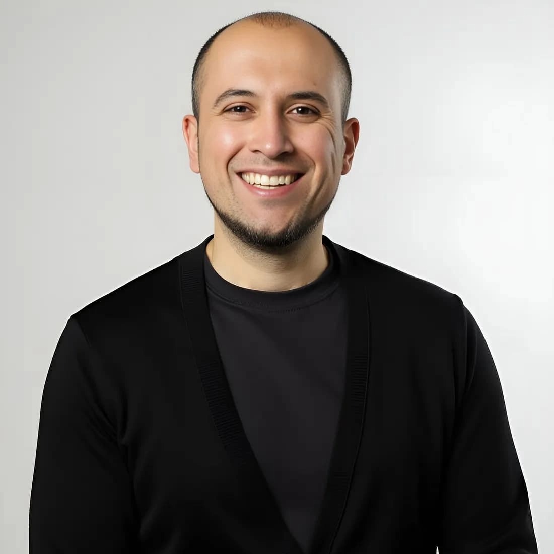 Headshot of Ramiro Castano (LMFT)