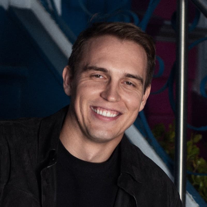 Headshot of Alex Vasylenko